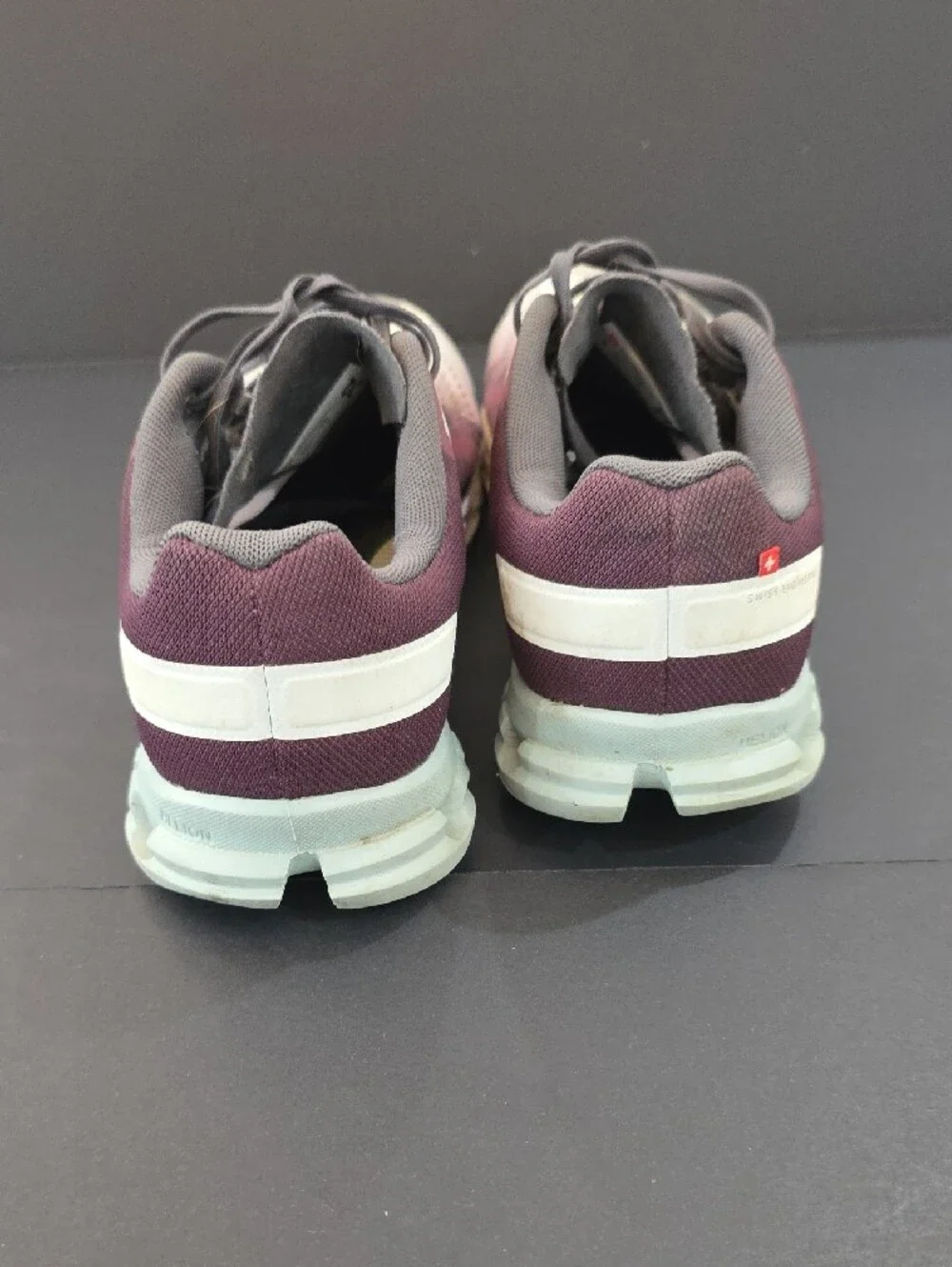 On Running CloudFlow Women's Gradient Plum and Gray Sneakers Size 8